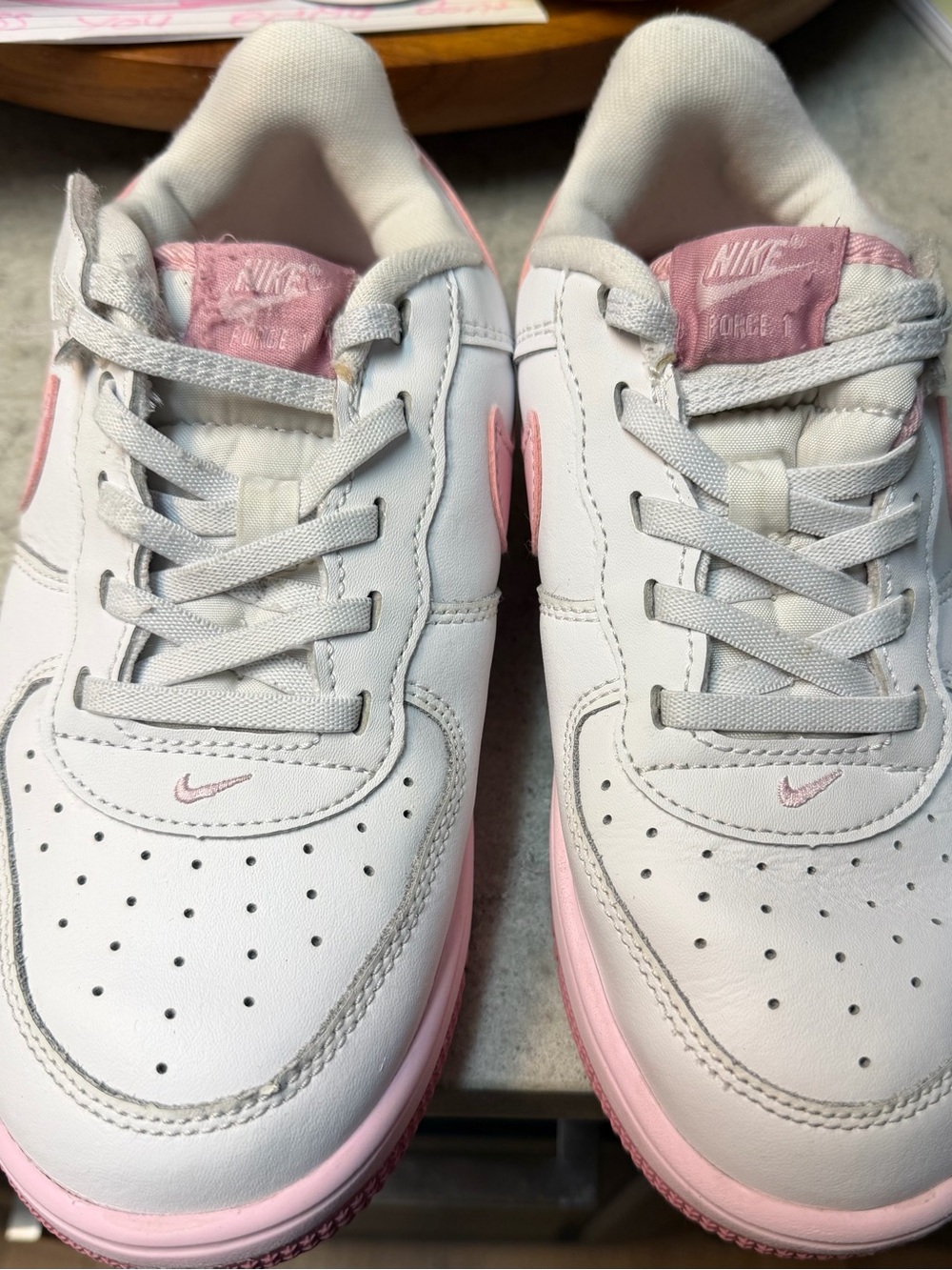 Nike Kids White and Pink Low-Top Sneakers
